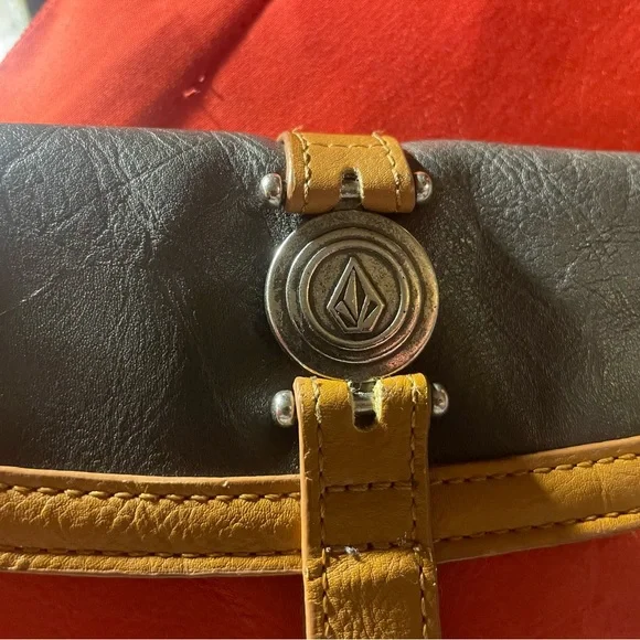 Ladies volcom Wallet - Picture 8 of 8
